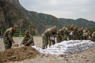 考察国脚表现，德国国家队主帅纳格尔斯曼现场观战拜仁vs药厂